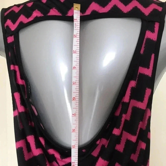 3/$15 Casual chevron funky sleeveless Pink black high low satin  tank sz small - Picture 11 of 11